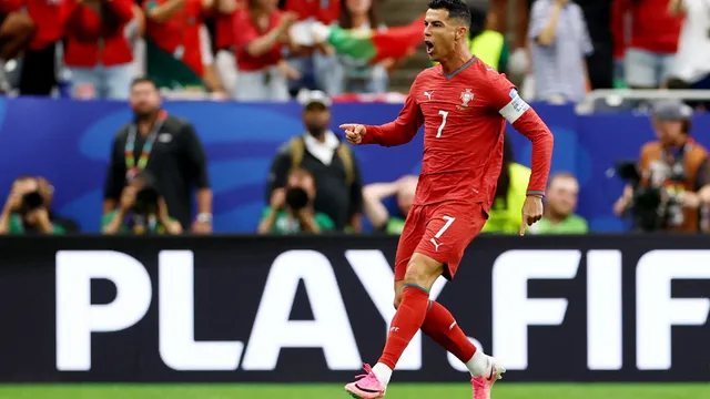 cristiano-ronaldo-worldcup-record-oldestplayer-knockout-goal-portugal