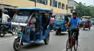 bat-bms-app-used-to-disable-e-rickshaws-banned-in-india-after-viral-videos-spark-concerns