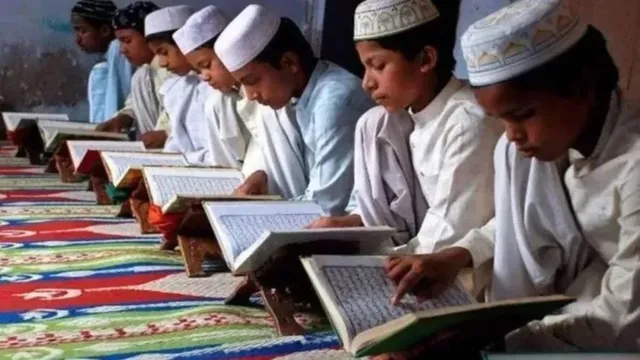 chhattisgarh-waqf-board-urges-cm-to-abolish-madrasa-board-adopt-uttarakhand-model-says-quran-in-one-hand-computer-in-other