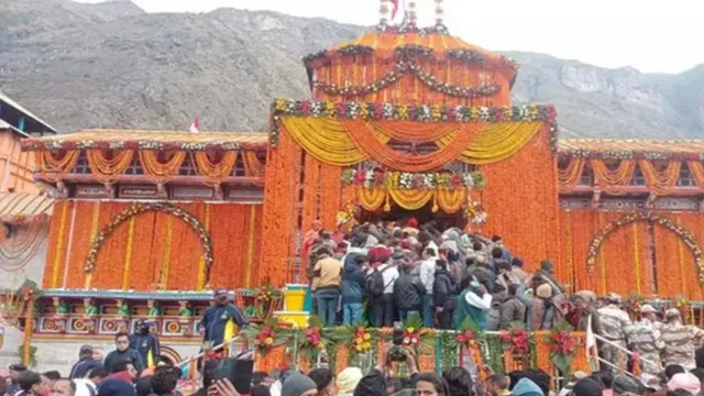 badrinath-dham-donation-row-official-seen-concealing-cash-under-phone-cctv-replacement-triggers-suspicion-latest-updates