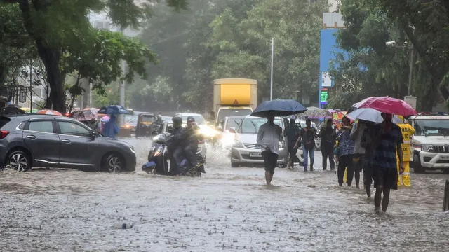 maharashtra-weather-today-heavy-showers-to-hit-palghar-ratnagiri-mumbai-traffic-disrupted-amid-incessant-rain