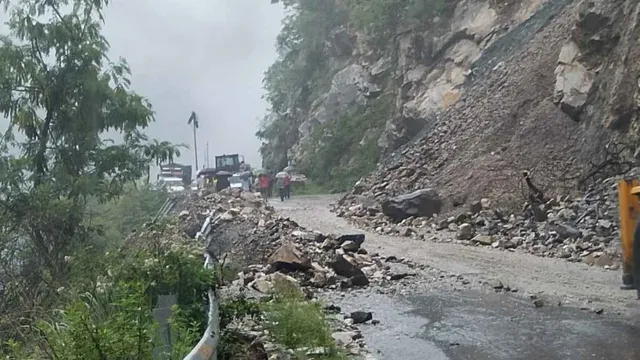 uttarakhand-weather-landslides-flash-floods-wreak-havoc-heavy-rains-predicted-in-next-24-hours-red-alert-issued