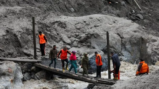 jammu-and-kashmir-weather-flash-floods-hit-poonch-25-stranded-residents-saved-in-massive-rescue-operation