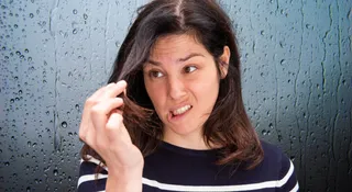 why-your-scalp-feels-extra-oily-in-monsoon-and-ways-to-manage-it