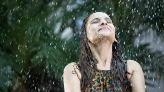 start-your-busy-monsoon-mornings-with-this-easy-3-step-skincare-routine-for-glowing-skin