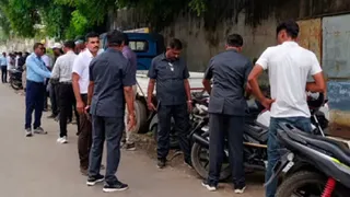 gujarat-bomb-threats-to-govt-offices-in-several-cities-including-surat-navsari-and-narmada-security-agencies-on-alert