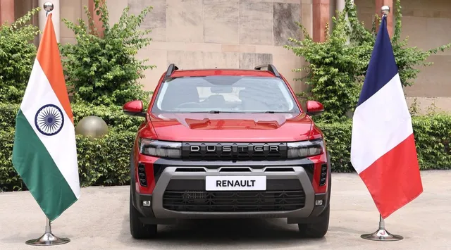 renault-duster-adventure-edition-launched-at-rs-12-99-lakh-gets-panoramic-sunroof-leh-graphics-and-more