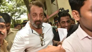 when-sanjay-dutt-howled-like-a-baby-after-1993-mumbai-blast-case-arrest-galti-hogayi-mere-se
