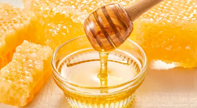 traditional-indian-foods-and-drinks-where-honey-adds-natural-touch-of-sweetness