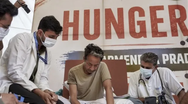 19-days-9-kg-lost-resolve-remains-intact-sonam-wangchuks-fight-from-jantar-mantar-continues