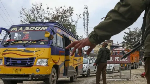 jammu-kashmir-doda-firing-dead-many-sog-personnel-injured-in-doda-after-miscreant-attempts-to-snatch-rifle-internet-shut-in-bhaderwah