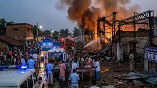 West Bengal Fire: At least 5 Injured, Several Missing After Huge Flame Engulfs Sponge Iron Factory In Paschim Bardhaman