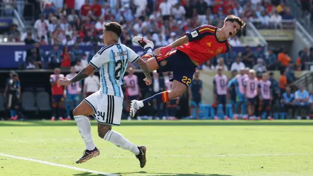 enzo-fernndez-joins-rare-fifa-world-cup-final-red-card-list-during-argentina-vs-spain-clash