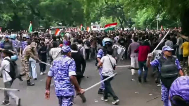 cjp-sansad-chalo-march-clash-erupts-at-jantar-mantar-security-personnel-use-lathis-for-crowd-control