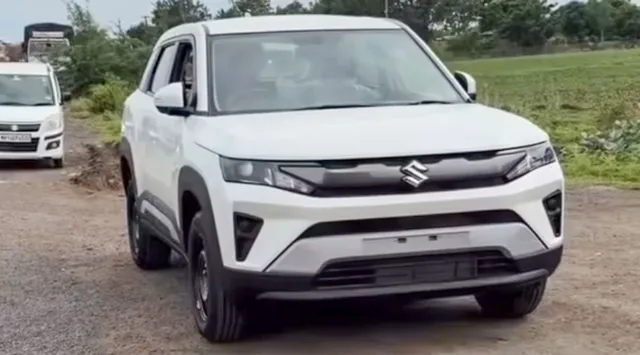 2026-maruti-suzuki-brezza-facelift-spied-undisguised-gets-new-grille-revised-bumper-and-more