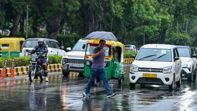 delhi-ncr-weather-light-rain-noida-ghaziabad-gurugram-yellow-alert-for-next-3-days-check-imd-weekend-forecast