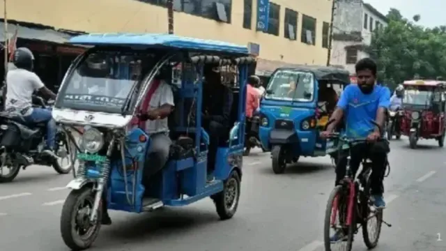 Govt Orders App Stores To Remove Unauthorised E-Rickshaw Battery ...
