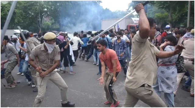 cjp-protest-delhi-police-mandates-uniforms-after-videos-of-plainclothes-cop-during-lathicharge-go-viral