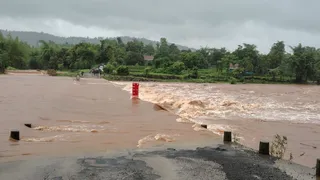 Gujarat Weather: Red Alert In Navsari As Torrential Rains Wreak Havoc; 155 Roads Shut, Schools Closed