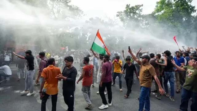 maharashtra-bandh-today-will-mumbai-local-trains-metro-state-buses-operate-vba-protest-prakash-ambedkar-cjp-protest-uddhav-thackeray-sharad-pawar