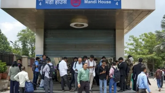 delhi-metro-shutdown-brings-commuters-to-halt-cab-fares-skyrocket-amid-internet-curbs