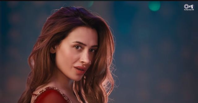 botox-or-paralysis-mahira-sharma-trolled-over-expressions-in-rana-ji-20