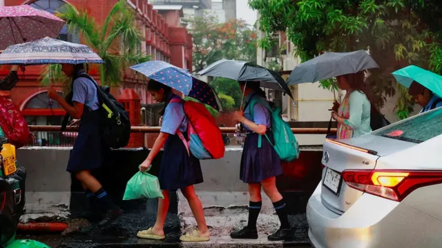 delhi-weather-new-delhi-weather-delhi-ncr-weather-scattered-rainfall-imd-yellow-alert-2-days-updates-gurugram-noida-weather