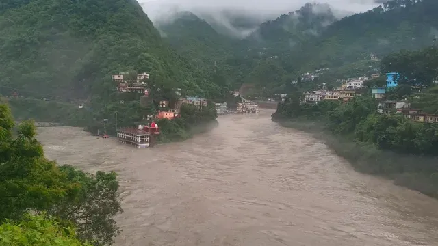 heavy-rains-wreaks-havoc-in-uttarakhand-alaknanda-mandakini-rivers-in-spate-kedarnath-yatra-suspended
