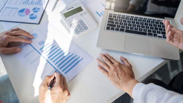 bootstrapping-vs-funding-which-is-better-for-startups
