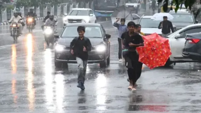 delhi-ncr-rain-alert-imd-issues-yellow-alert-for-today-heavy-downpour-likely-till-august-4-delhi-weather-latest-updates