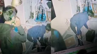 Caught On Camera: Nagpur Thieves Hold Ears, Apologise To Deity Before Stealing Temple Cash | Watch Video