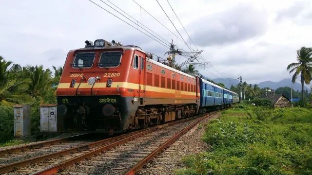 railways-increases-frequency-of-special-trains-to-indore-surat-ayodhya-amid-heavy-passenger-rush