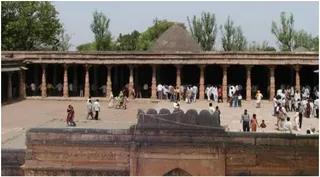 Bhojshala Complex Case: Supreme Court Permits Friday Namaz On Nearby Dargah Land