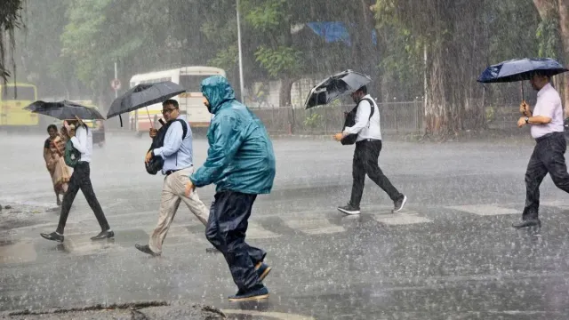 gujarat-weather-in-surat-very-heavy-rain-alert-today-weather-in-ahmedabad-intense-showers-tomorrow-forecast