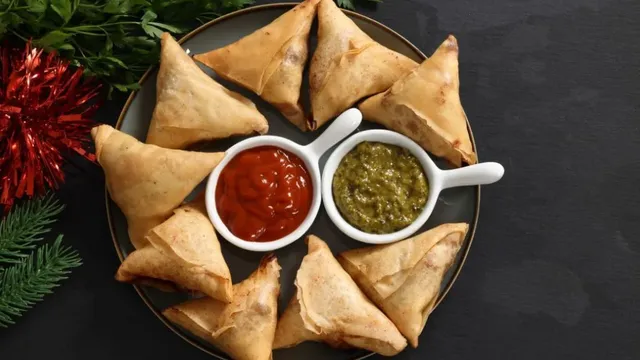 maharashtra-schools-junk-food-ban-samosa-vada-pav-ice-cream-banned-updates