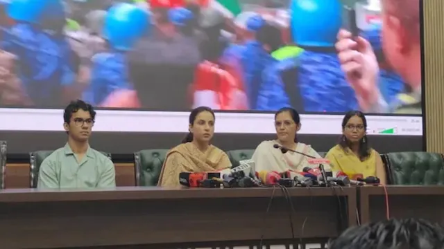 delhi-police-press-conference-cockroach-janata-party-delhi-cops-families-injured-cop-jantar-mantar-abijeet-dipke-cjp-protest-rahul-gandhi-priyanka-ganghi-congress-ordeal