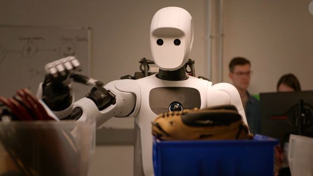 google-wants-robots-to-think-not-just-follow-orders-with-gemini-robotics-2