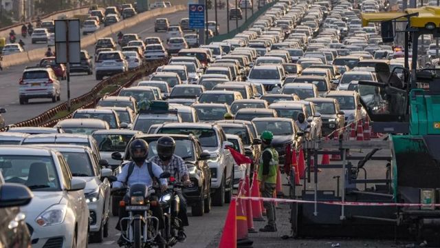 agra-traffic-advisory-on-monday-large-scale-diversions-on-august-3-for-kanwar-yatra-check-alternative-routes