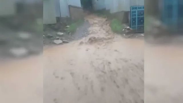 jammu-kashmir-heavy-rain-cloudburst-trigger-flash-floods-in-ganderbal-safapora-homes-orchards-submerged-residents-flee