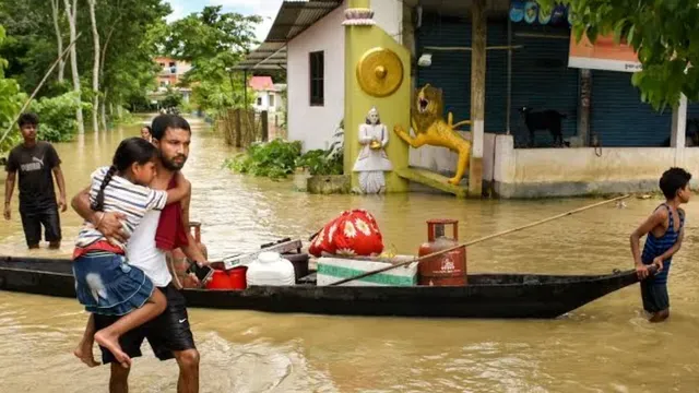 assam-floods-nazira-village-25-year-old-saves-nearly-2000-lives-in-assam-floods-dikhow-river-shravan-kumar