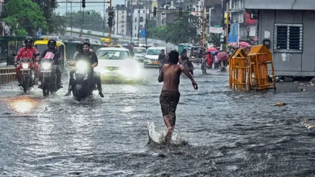 monsoon-fury-6-dead-in-kerala-as-floods-landslides-trigger-chaos-rain-alert-for-delhi-uttar-pradesh-today-imd-weather-forecast