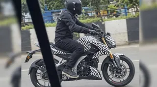 bajaj-pulsar-test-mule-spied-testing-is-it-the-new-n160-usd-forks-and-digital-cluster-expected