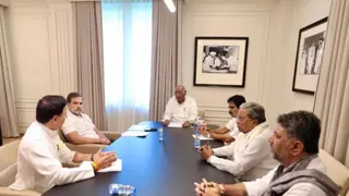 karnataka-cabinet-expansion-congress-controversy-shivakumar-siddaramaiah-rahul-gandhi-aicc-list-latest-updates