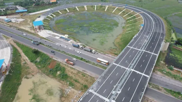 lucknow-kanpur-expressway-toll-suspended-indefinitely-5-km-diversion-in-place-after-road-collapse