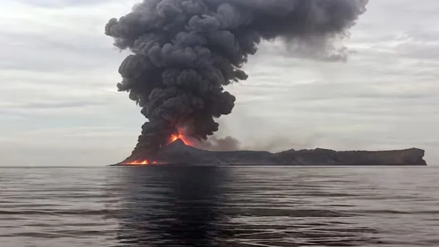 watch-video-captures-indian-flagged-vessel-sinking-in-red-sea-after-attack-14-crew-members-safe