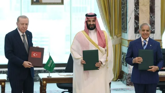 pakistan-saudi-arabia-turkiye-sign-joint-defence-agreement-in-mecca-says-attack-on-one-is-attack-on-all-india-reacts