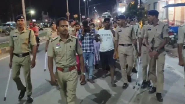 chhattisgarh-nsa-detainees-men-two-wives-chase-attack-police-team-in-attempt-to-free-him-in-raipur