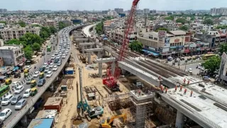 delhi-traffic-construction-kalkaji-flyover-slow-vehicular-movement-in-these-regions-okhla-nsic-dda-modi-mill-flyover-savitri-cinema-flyover