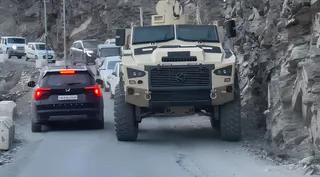 ‘Mahindra XUV 700 Looks Like Alto’: Viral Video Shows Indian Army’s Massive Kalyani M4 Armoured Vehicle

