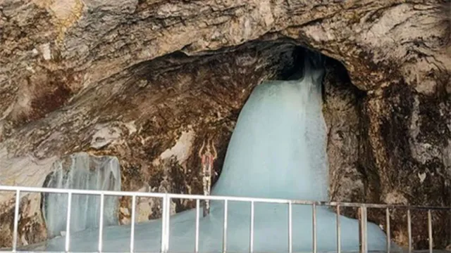 amarnath-yatra-suspended-on-both-routes-from-august-9-due-to-track-repairs-adverse-weather-forecast-chadi-mubarak-to-proceed-via-pahalgam-route